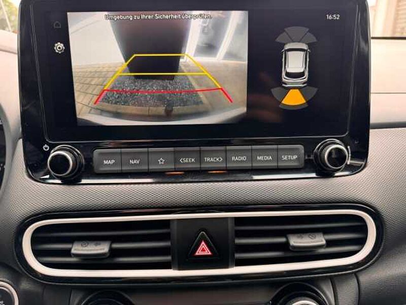 Hyundai KONA Premium AHK HUD Apple CarPlay SHZ LenkradHZG ACC Klimaautom Verkehrszeichenerk.