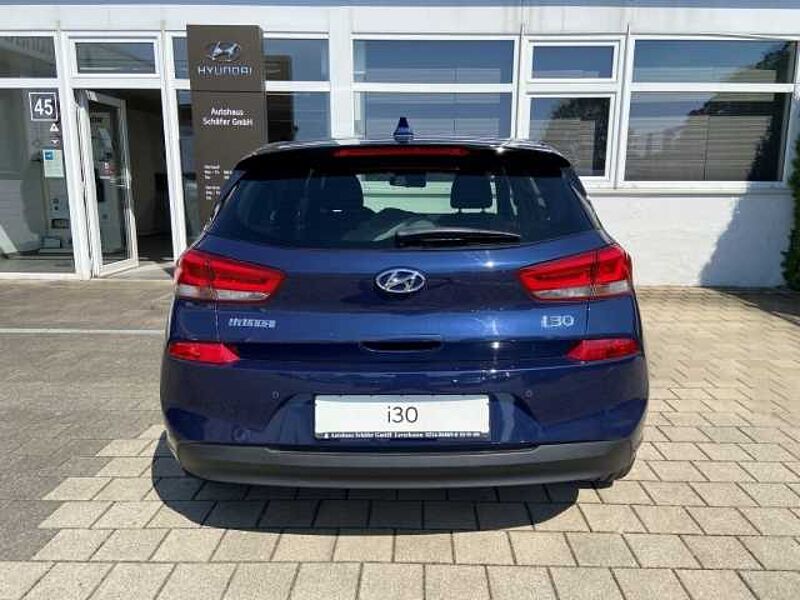 Hyundai i30 Passion + SHZ LenkradHZG Apple CarPlay Navi Temp Schaltwippen Verkehrszeichenerk