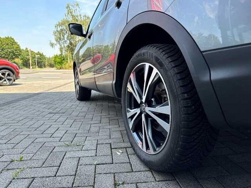 Nissan Qashqai N-Connecta 360 Kamera SHZ Temp e-Sitze Klimaautom Notbremsass. Verkehrszeichener