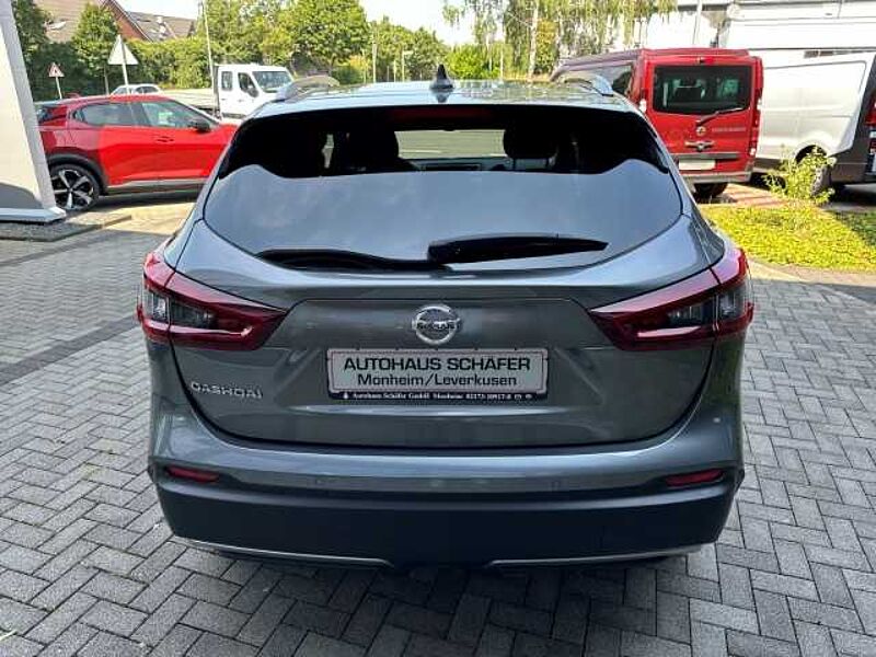 Nissan Qashqai N-Connecta 360 Kamera SHZ Temp e-Sitze Klimaautom Notbremsass. Verkehrszeichener