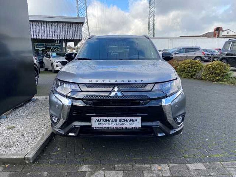 Mitsubishi Outlander Active+ AHK Navi Leder 360 Kamera LED El. Heckklappe Mehrzonenklima Kom-paket