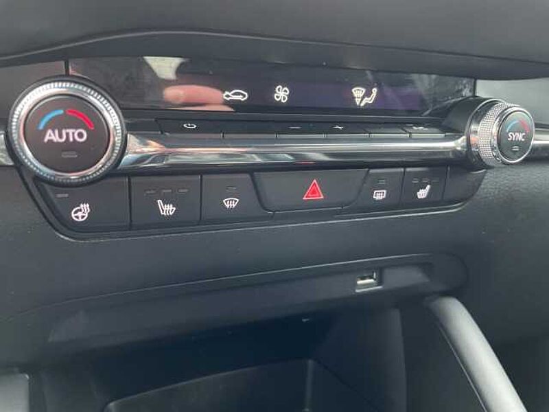 Mazda 3 Selection HUD Navi Soundsystem Bose 360 Kamera LED Blendfreies Fernl. ACC Apple