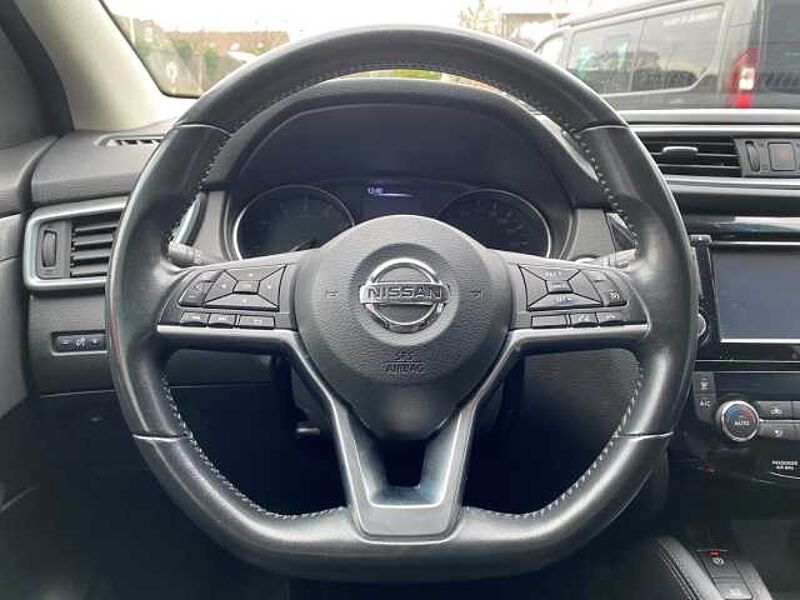 Nissan Qashqai N-Connecta Panorama 8-fach Bereift Navi 360 Kamera LED Blendfreies Fernl. Kurven